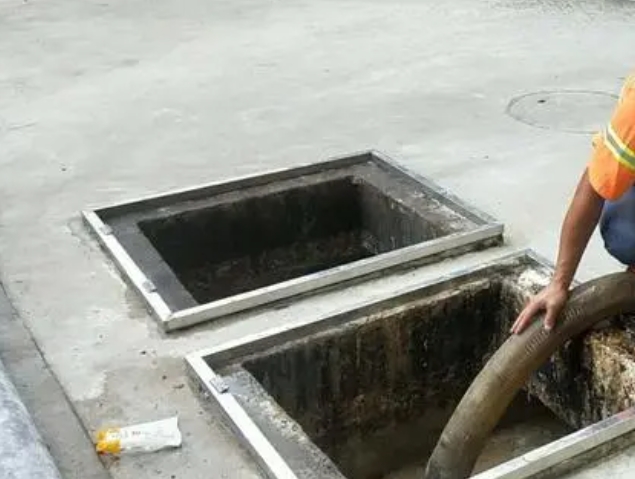 向阳街道化粪池清理